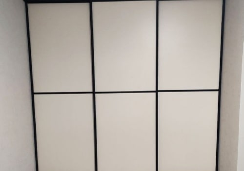 Быстро установили трехдверный шкаф 1