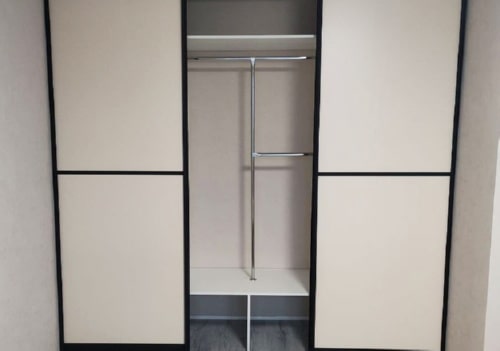 Быстро установили трехдверный шкаф 3