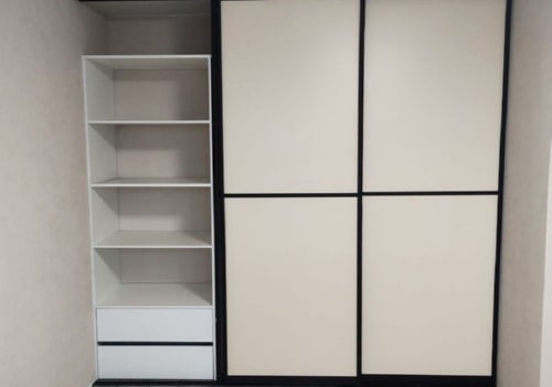 Быстро установили трехдверный шкаф 4