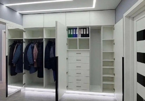 «Вписывали» шкаф в нишу 4