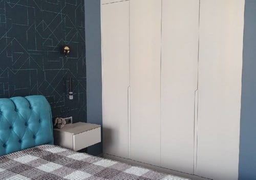 Встроенный шкаф для маленькой комнаты 1