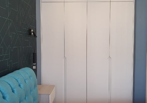 Встроенный шкаф для маленькой комнаты 3