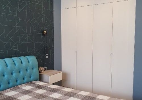 Встроенный шкаф для маленькой комнаты 4